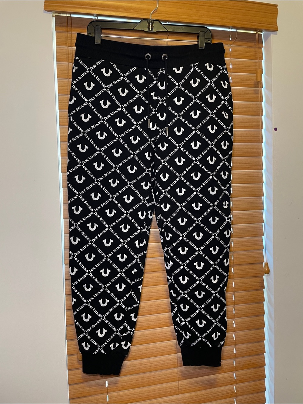 True Religion Black & White Logo Print Men’s Set - Picture 6 of 10